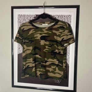 Teenbell cropped-T camo. SIZE: S